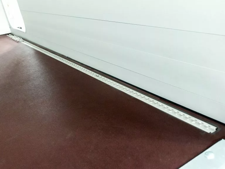 Humbaur Kofferanhänger HKPA H180 2,6t|Alu|Polybug|anthrazit – Bild 6