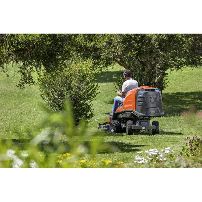HUSQVARNA RC 318T Frontmäher – Grundgerät ohne Mähdeck – Bild 2