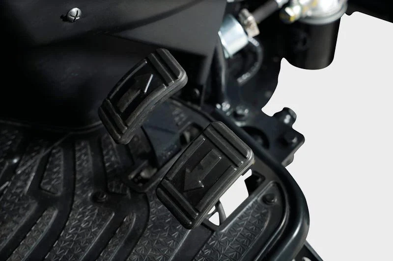 Solis Kompakttraktor 26 HST Panther Sondermodell in Schwarz Grundmaschine ohne Bereifung – Bild 5