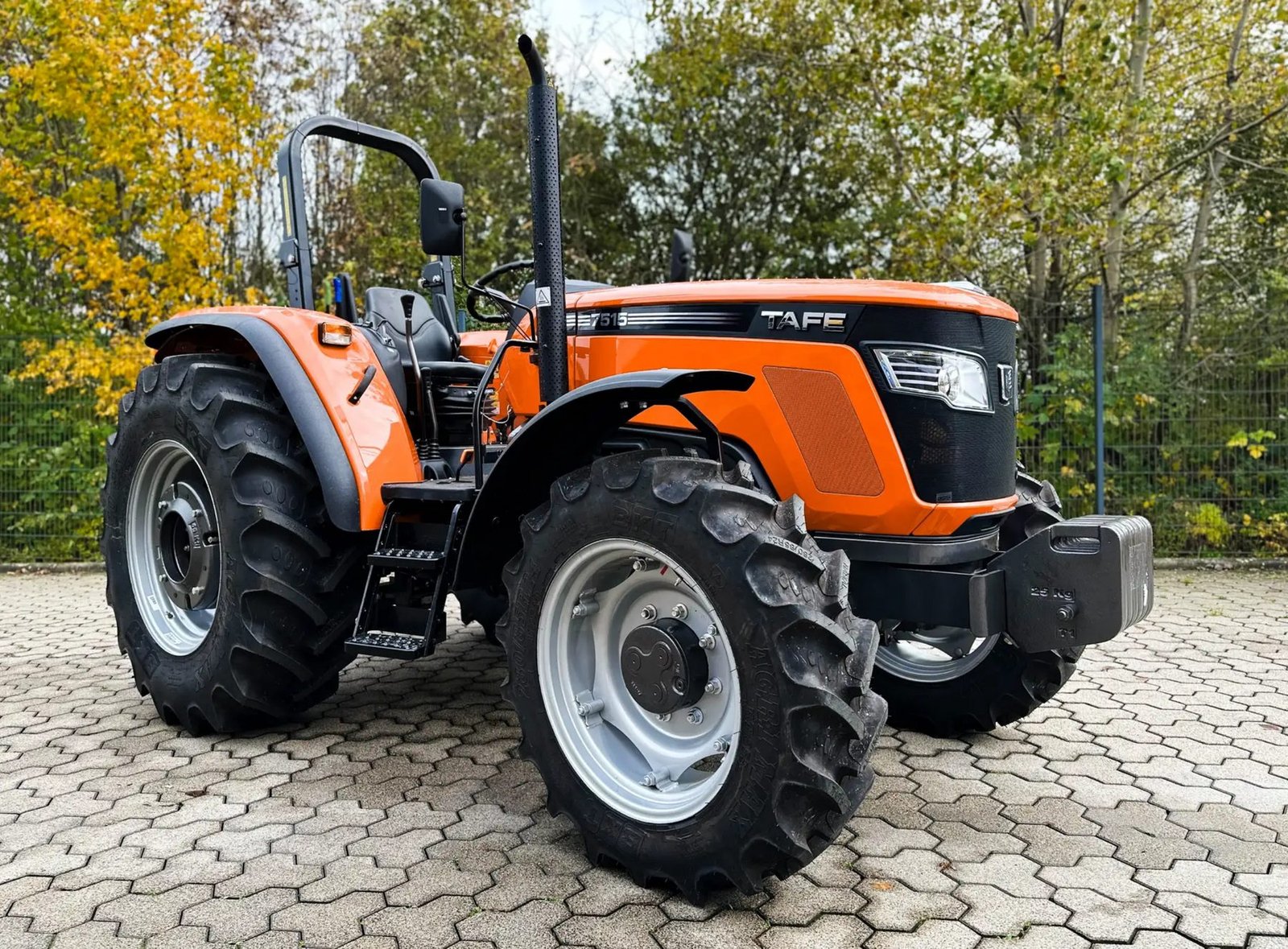 Tafe Allrad-Universalschlepper 7515R Grundmaschine ohne Bereifung – Bild 2