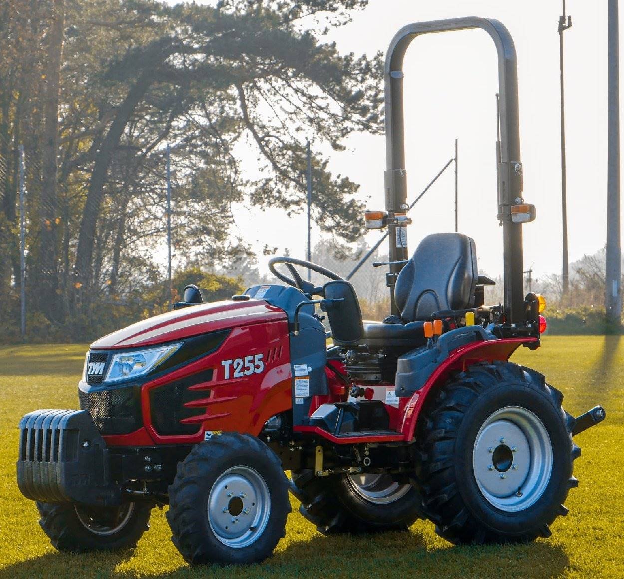 Tym Allrad-Kompakttraktor T255 mit Rasenbereifung, 153cm Zwischenachsmähwerk und Frontlader – Bild 5