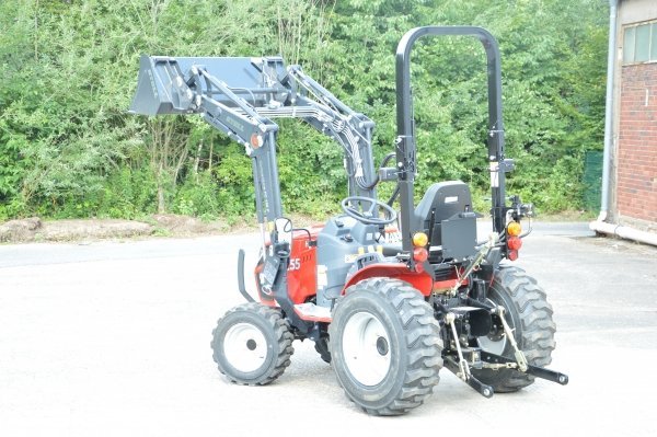 Tym Allrad-Kompakttraktor T255 mit Rasenbereifung und Frontlader – Modell 2025 – Bild 2